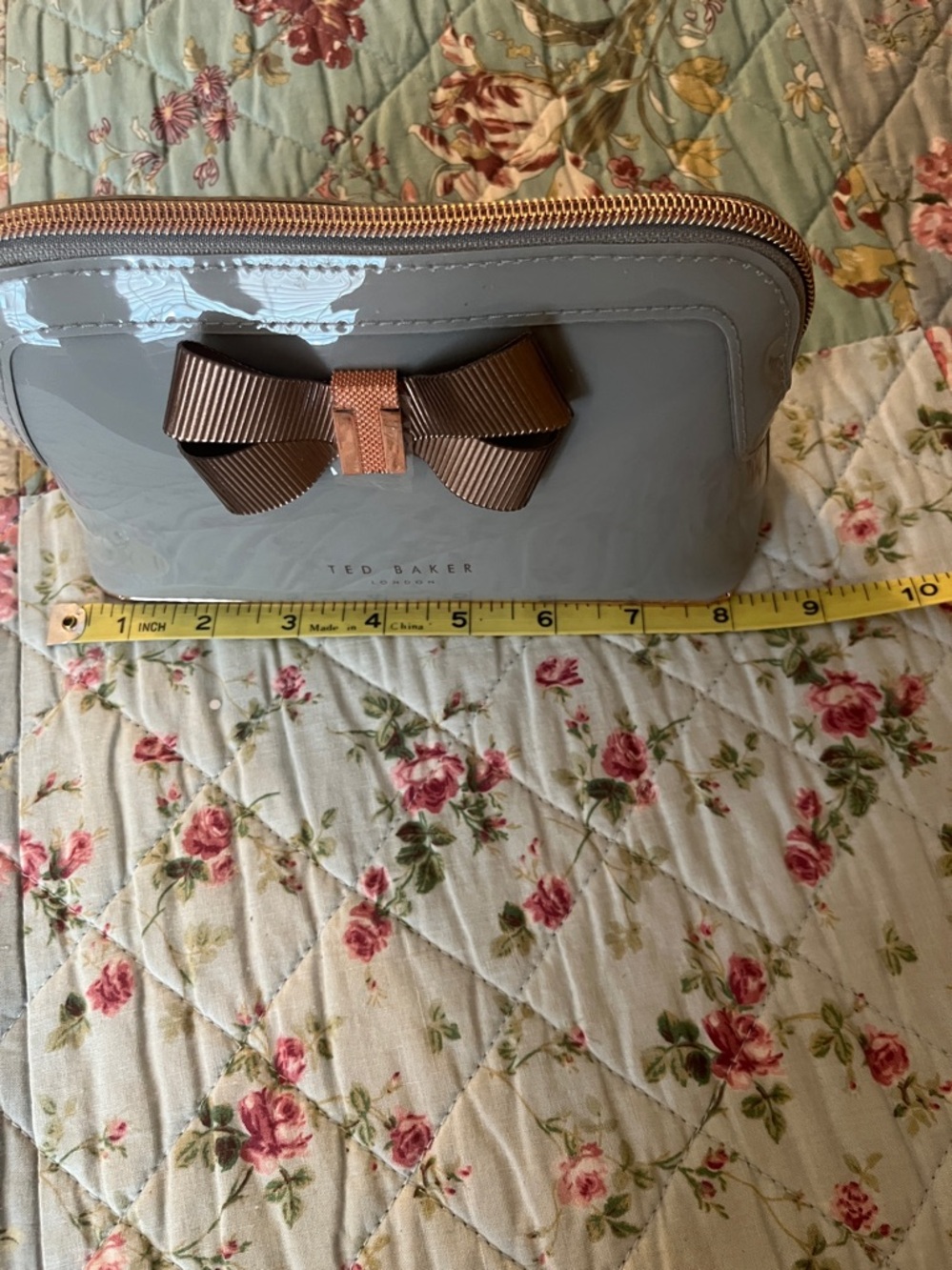 Ted Baker Grey Patent Cosmetic Pouch with Rose Gold Bow - Picture 8 of 9